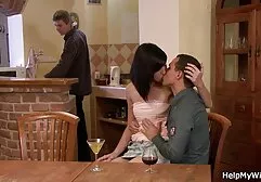 Dziewczyna mamuśki darmowe filmy sex nie lubi piłki nożnej, ale chce seksu