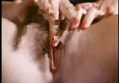 Dwa młody blondynka dziewczyna exchange pieniądze na the sex free mamuski tapczan