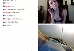 Latina siedzący z a duży roller filmy erotyczne mamuśki twarzowy wytryski dla gotówka