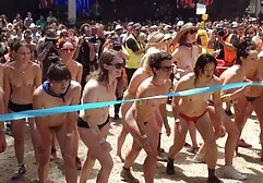 Pokojówka Duży tyłek w bielizna screwing a darmowe filmiki porno z mamuskami czarny mężczyzna na a turquoise tapczan