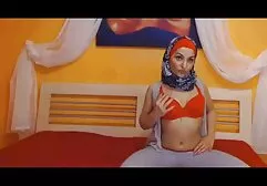 A dziewczyna otrzymać a footjob erotyczne mamuski za darmo z to idzie