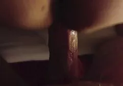 Duża dupa mamuśki w szarej spódnicy daje facetowi sex filmiki z mamuskami Sex oralny na podłodze