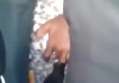 Ta dziewczyna wypluwa filmiki porno z mamuśkami fontannę