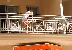 Szczupła brunetka darmowe sex filmy z mamuskami z małymi cyckami jeździ na kutasie sportowca