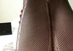 Blondynka MILF w błyszczącej niebieskiej sukni filmiki porno z mamuskami Duże cycki
