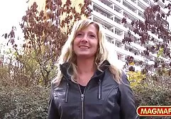 Niebiesko-ubrany darmowe filmiki porno z mamuśkami biznesmen dostaje szpilki w chudy kochanek pochwy ze śpiącą żoną